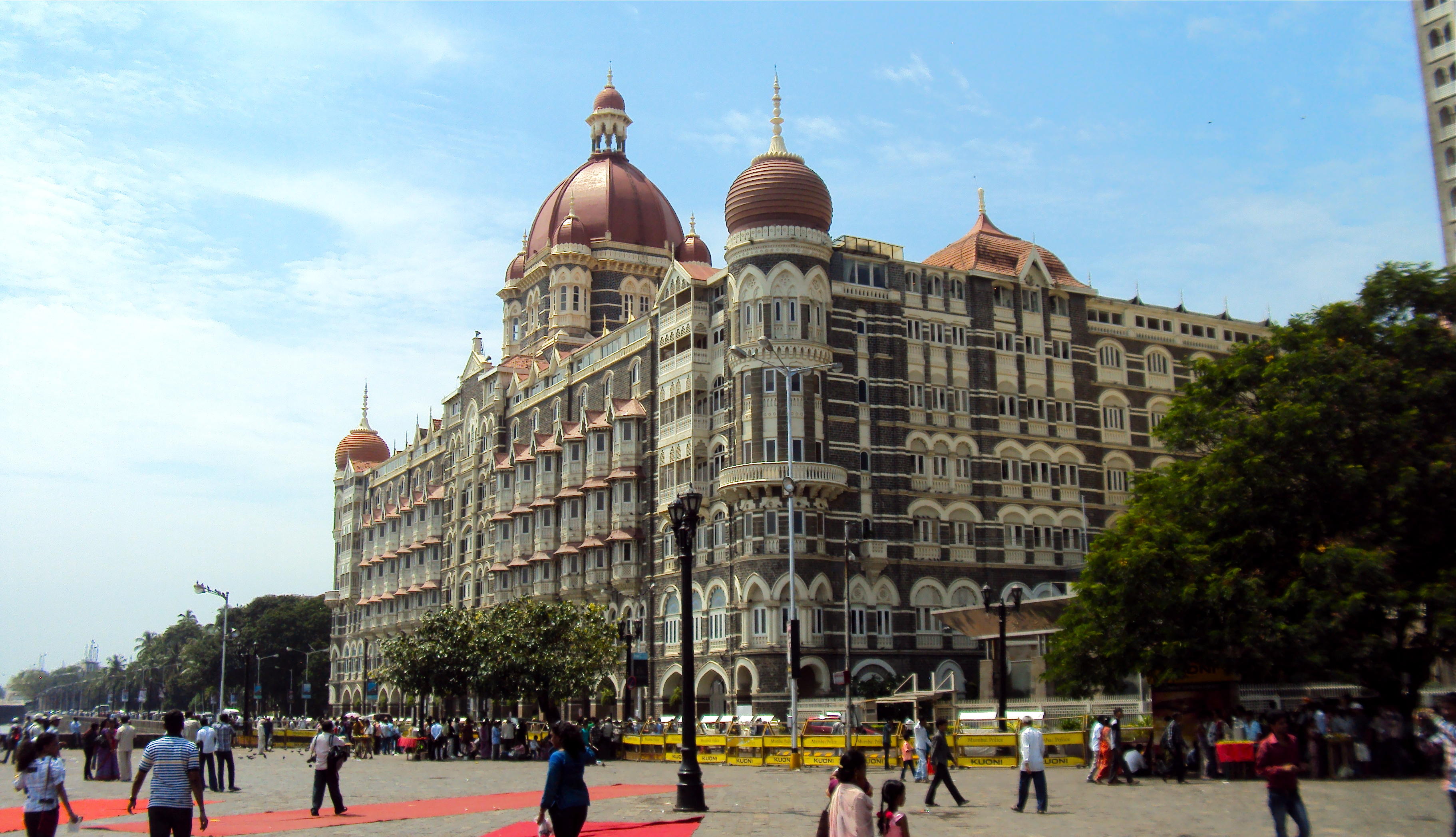 Photo of the Taj Hotel, a famous landmark in downtowm Mumbai